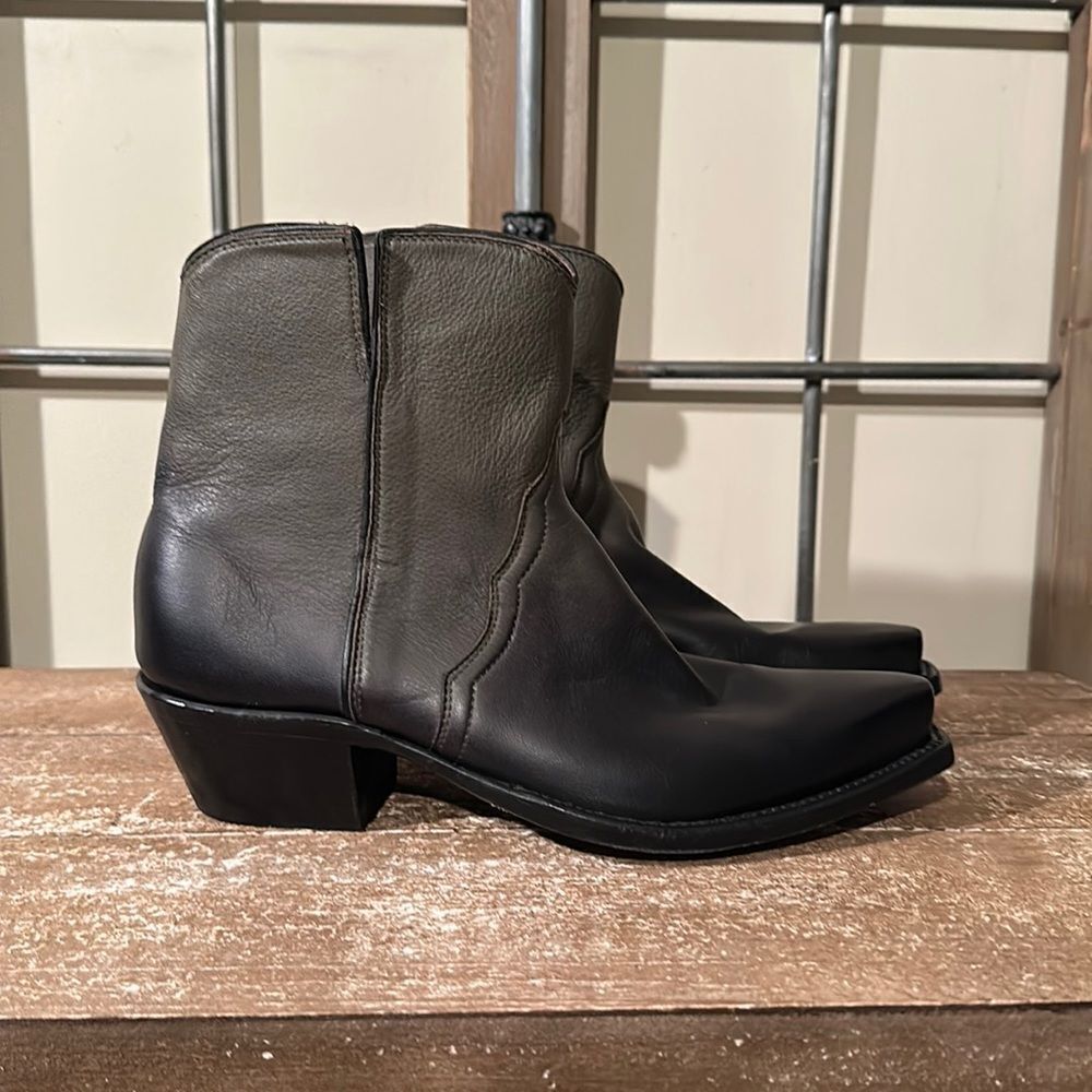 Two-tone color, beautiful genuine leather boots in perfect condition
